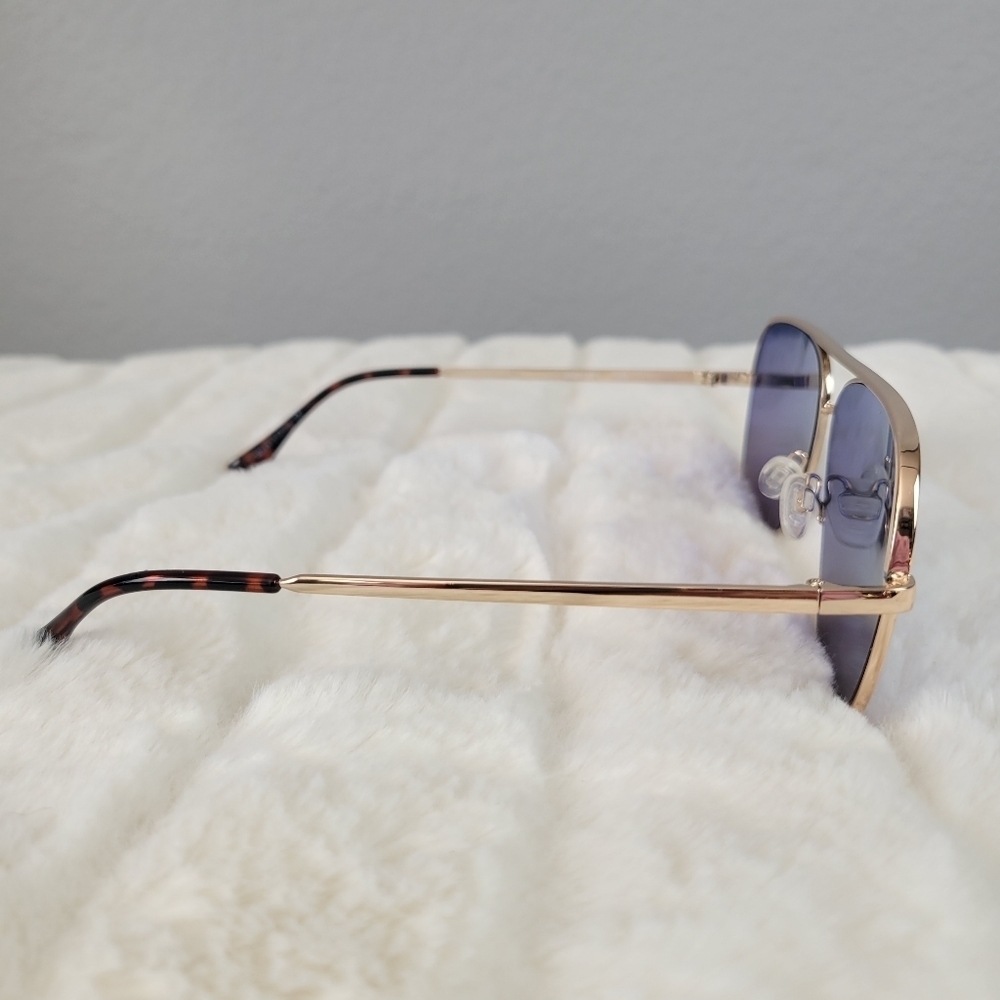 QUAY // ltd ed oversized aviators gold frames navy peach fade lenses - Picture 14 of 16
